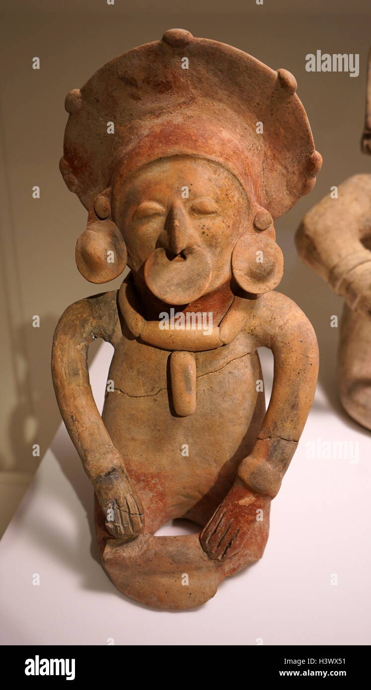 Ceramic male figure from Costa Rica. Dated 10th Century Stock Photo - Alamy