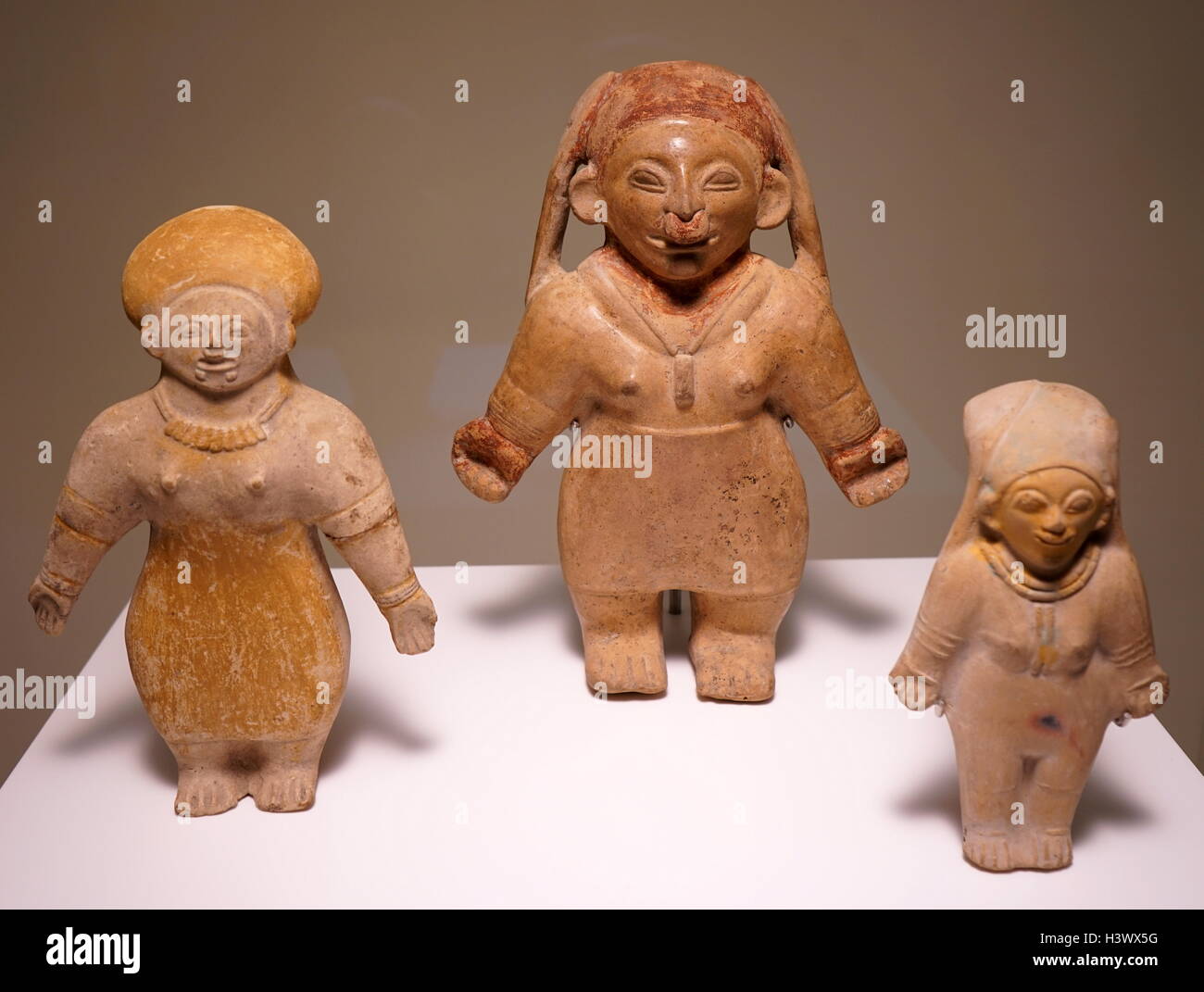 Ceramic female figures from Ecuador. Dated 1st Century Stock Photo