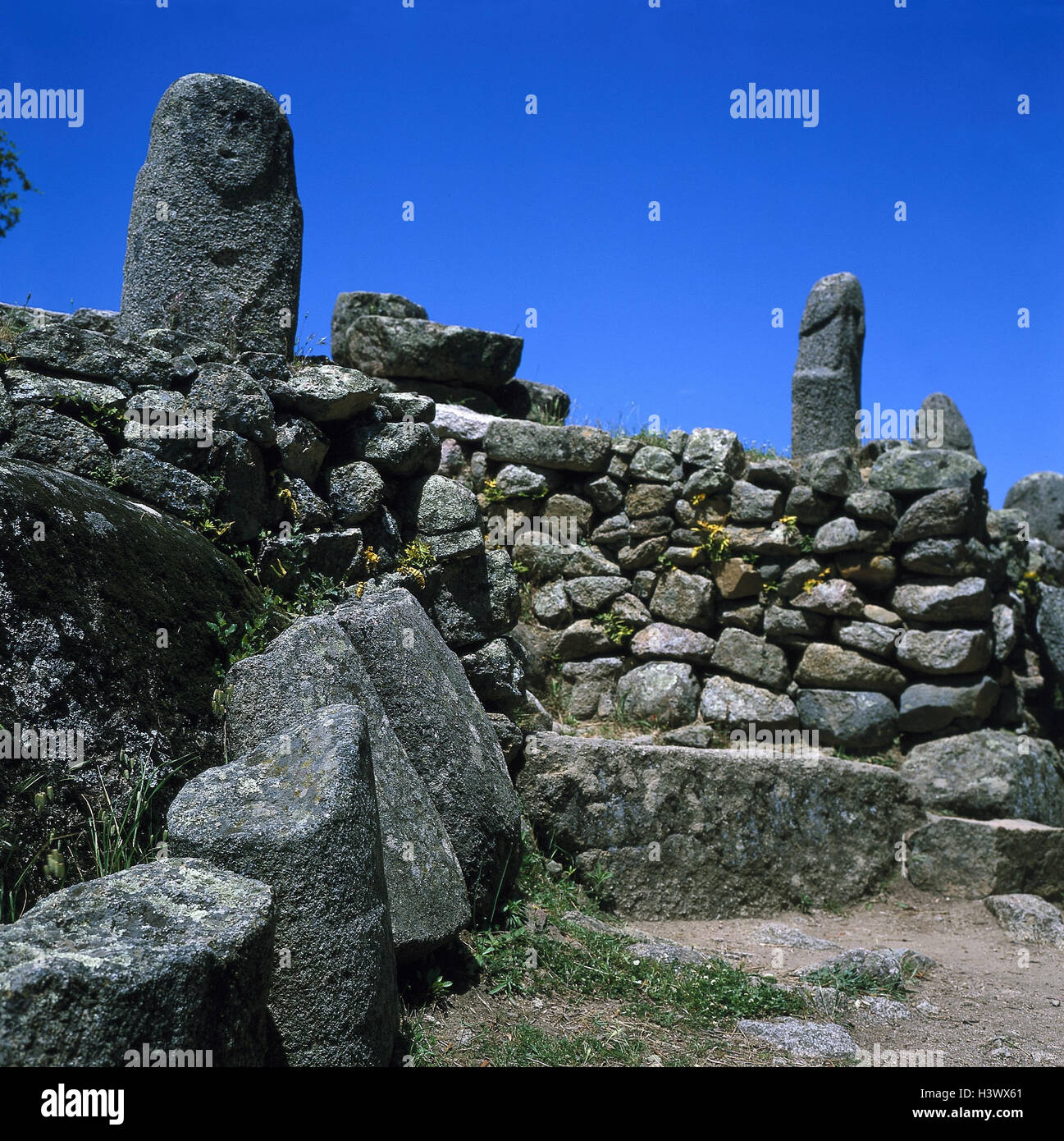 France, island Corsica, Filitosa, stone defensive wall, Menhir-Statuen, island, Mediterranean island, Corsica, Taravo area, prehistoric finding site, menhir statues, megalithic culture, Neolithic Age, place of interest, culture, excavations, archeology, r Stock Photo