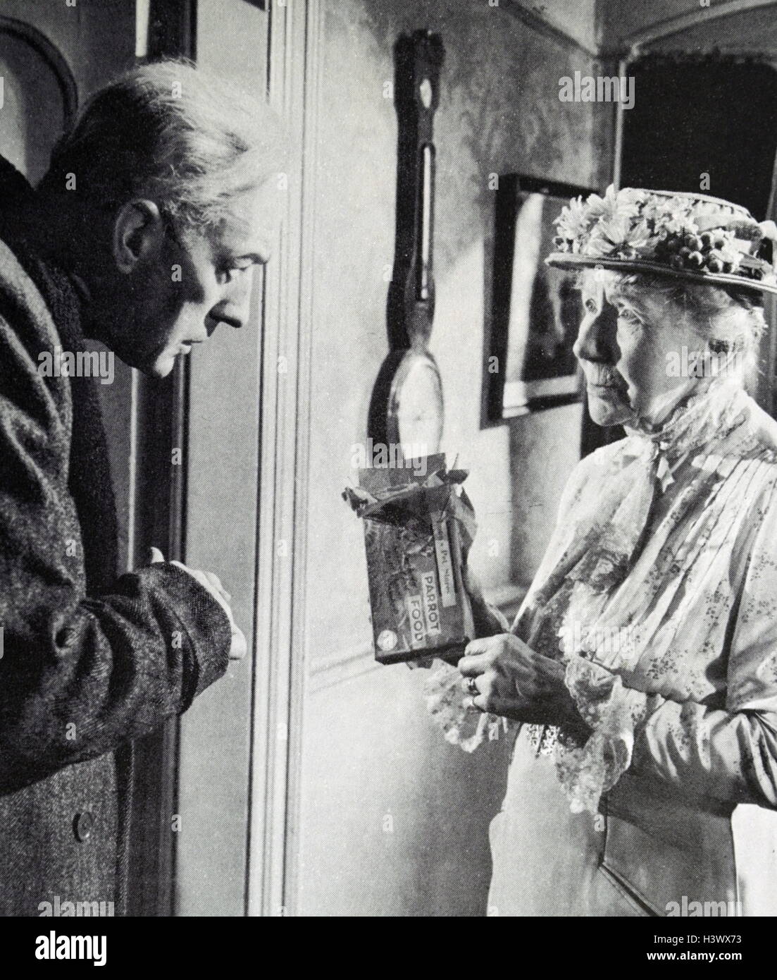 Film still from 'The Ladykillers' starring Katie Johnson (1878-1957) and Alec Guinness (1914-2000). Dated 20th Century Stock Photo