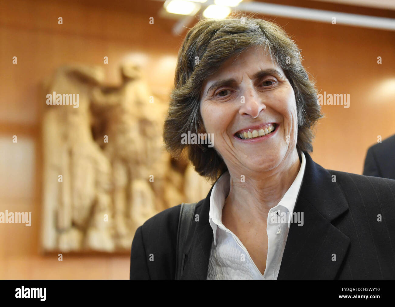 Karlsruhe, Germany. 12th Oct, 2016. Complainant Marianne Grimmenstein-Balas arrives for the start of the trials regarding the emergency appeal against the trade agreement CETA in Karlsruhe, Germany, 12 October 2016. Photo: Uli Deck/dpa/Alamy Live News Stock Photo