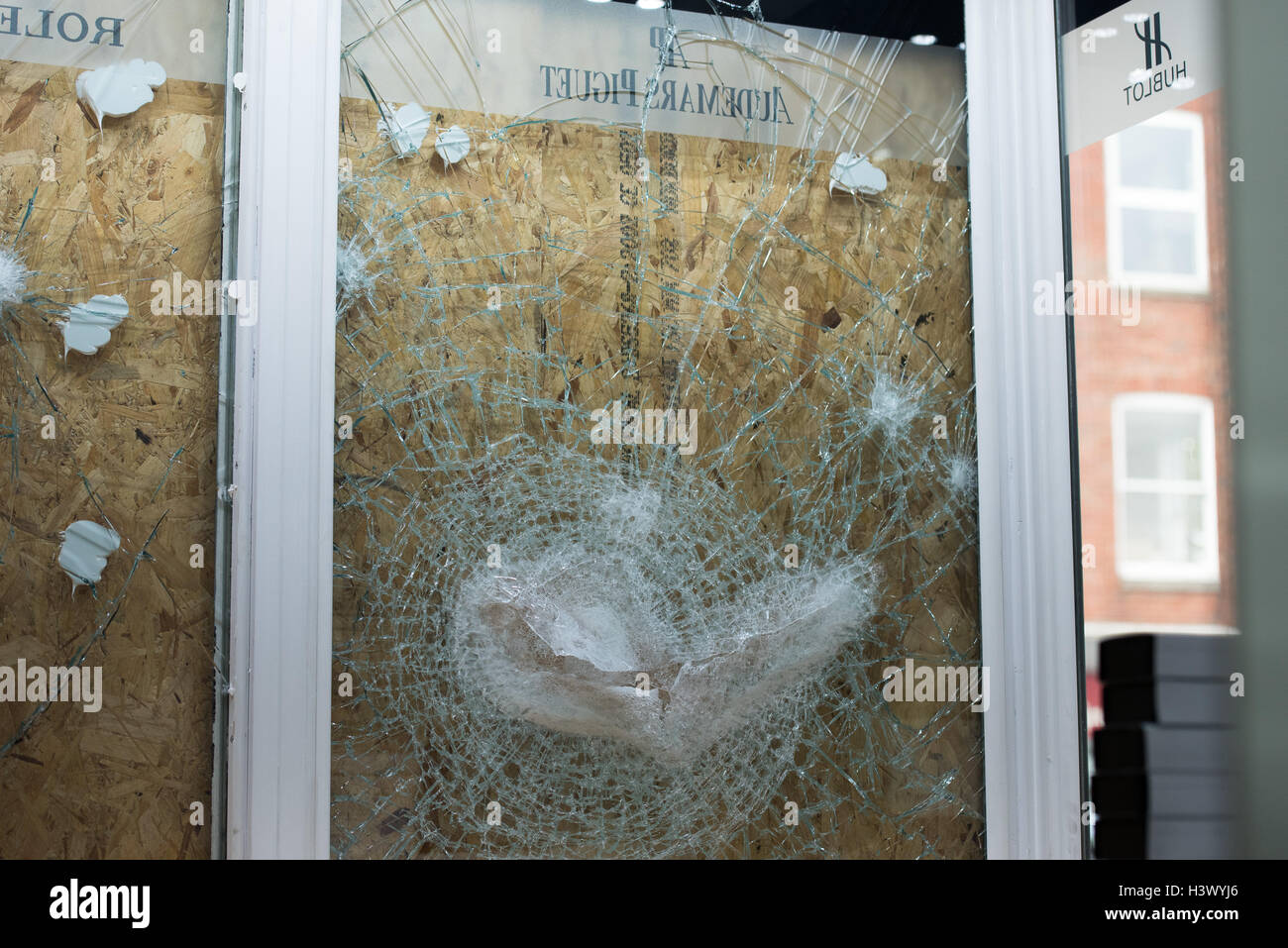 Brentwood, Essex, 12th October 2016: Thieves used axes to smash their way in to high end jeweler Bonds of Brentwood Credit:  Ian Davidson/Alamy Live News Stock Photo