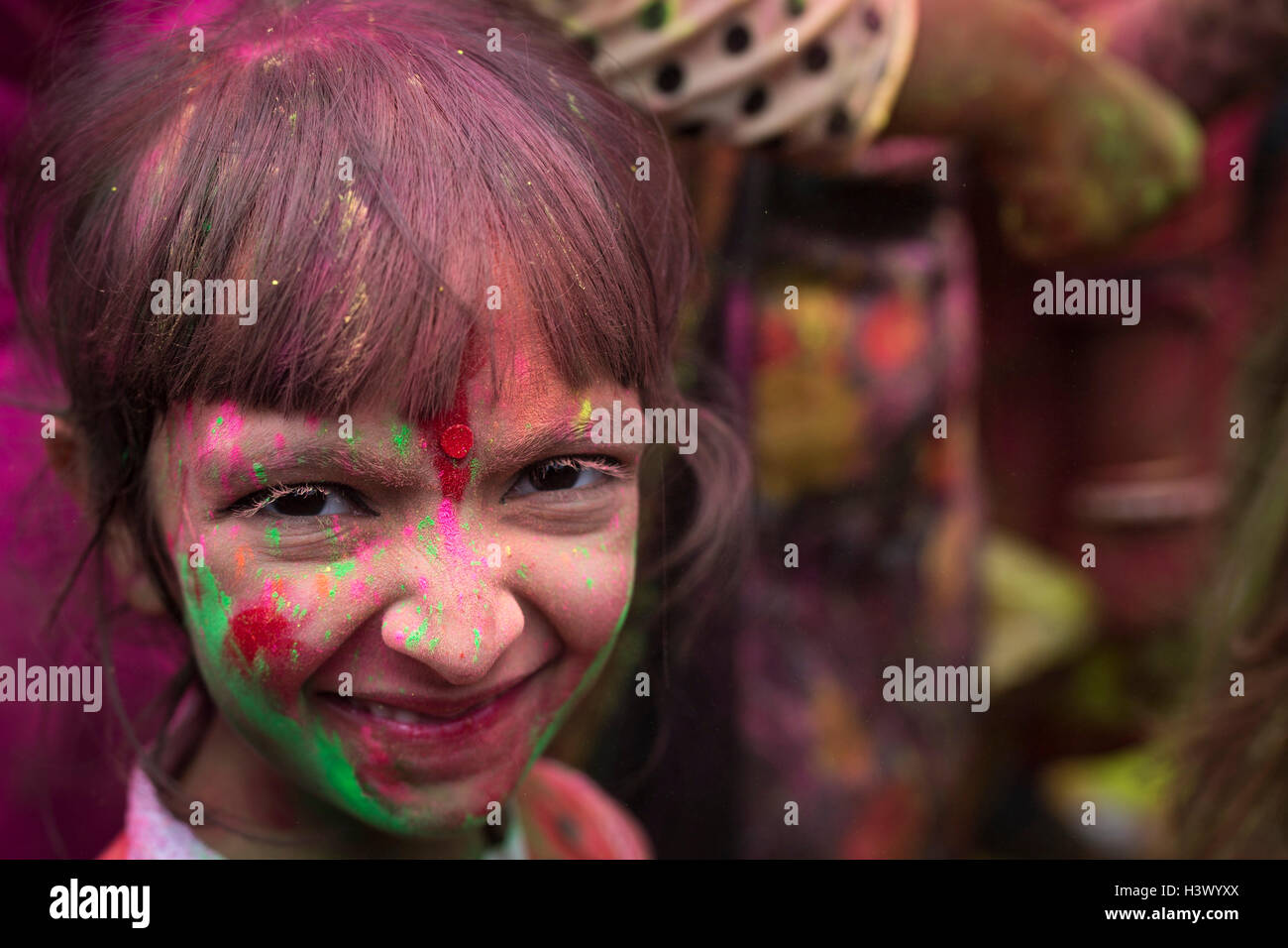 Dhaka, Bangladesh. 11th October, 2016. Bangladeshi Hindu devotees put vermillion and color on each other's faces as they dance on the final day of the Durga Puja Festival in Dhaka, Bangladesh, on October 11, 2016. The five-day Durga Puja festival commemorates the slaying of a demon king Mahishasur by Hindu goddess Durga, marking the triumph of good over evil. Credit:  zakir hossain chowdhury zakir/Alamy Live News Stock Photo