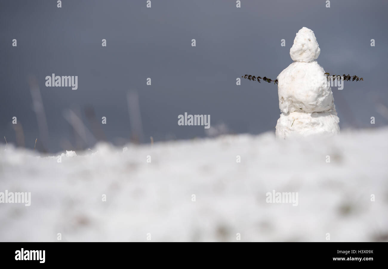 Tegernsee, Germany. 12th Oct, 2016. A snowman stands on the Wallberg ...