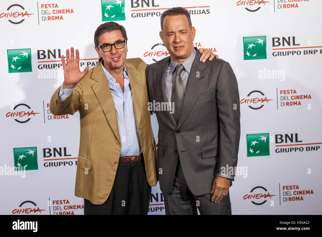 Rome, Italy. 13th October, 2016. Tom Hanks attends a photocall during the 11th International Rome Film Festival. The 11th Rome Film Festival will be held from 13th to 23rd October 2016 at the Auditorium Parco della Musica and in other venues throughout the city. The event hosts a large and challenging programme of screenings, master classes, tributes, retrospectives, panels, and special events. Credit: Giuseppe Ciccia/Alamy Live News Stock Photo