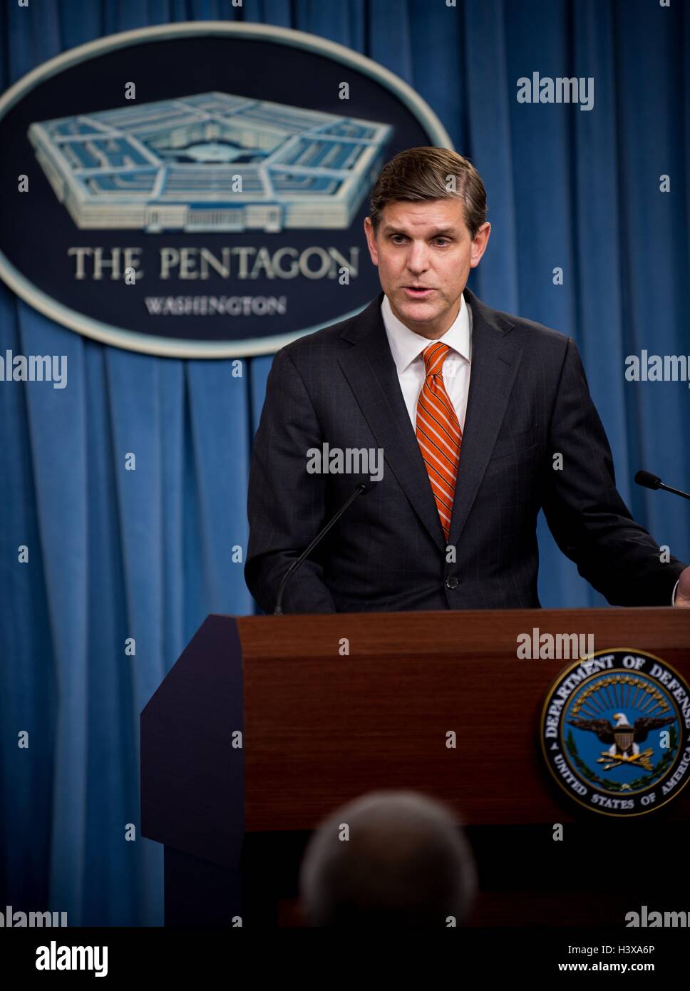 Arlington, United States. 13th Oct, 2016. Pentagon Press Secretary Peter Cook briefs reporters on Houthi rebels attacks on the U.S Navy guided-missile destroyer USS Mason at the Pentagon September 13, 2016 in Arlington, Virginia. The USS Mason was fired upon while sailing off the coast of Yemen in the southern end of the Red Sea and the USS Nitze returned missile fire destroying ground stations in Yemen. Credit:  Planetpix/17�Թ����� Live News Stock Photo