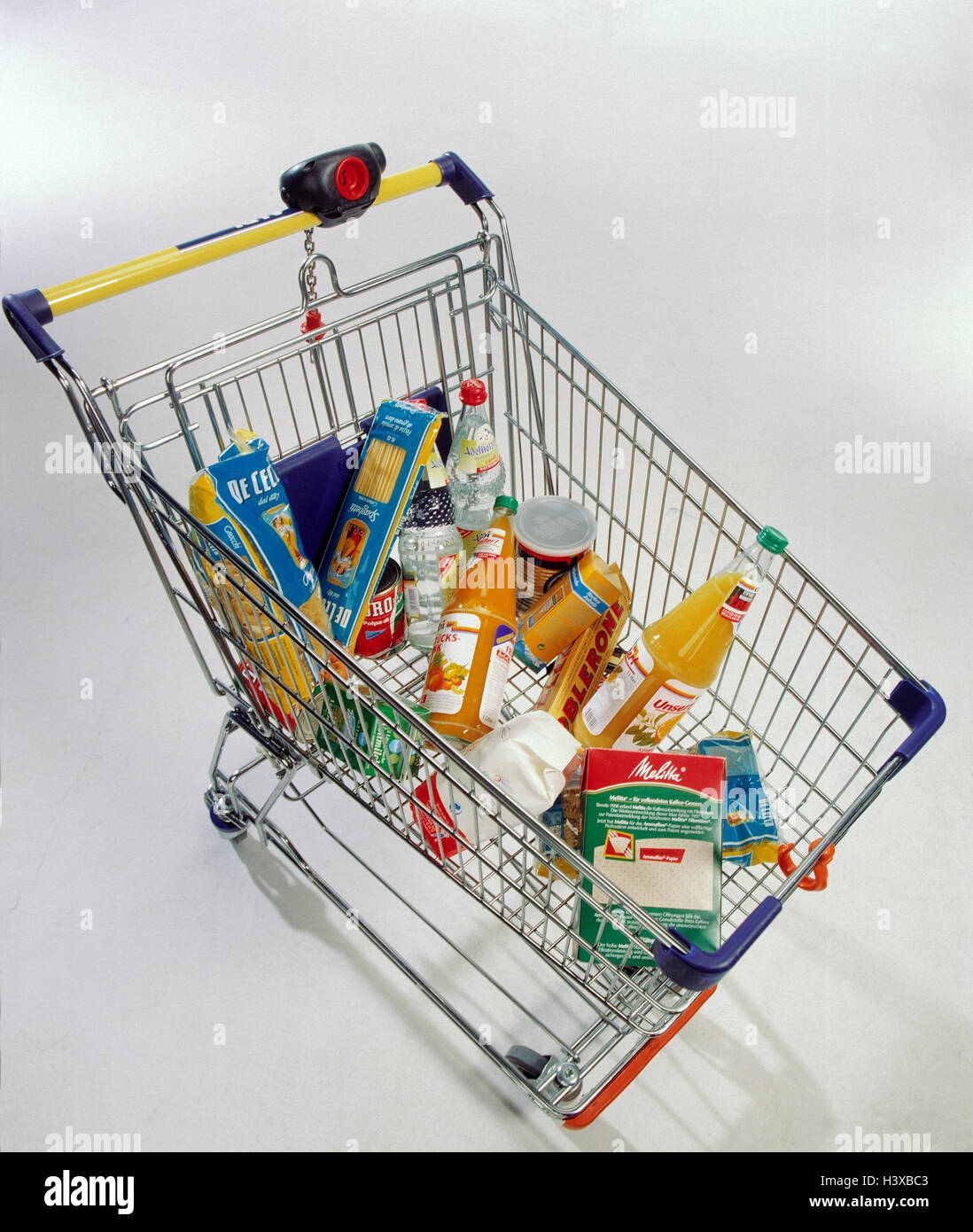 Shopping carts, food, shopping, purchasing, basket, basket goods