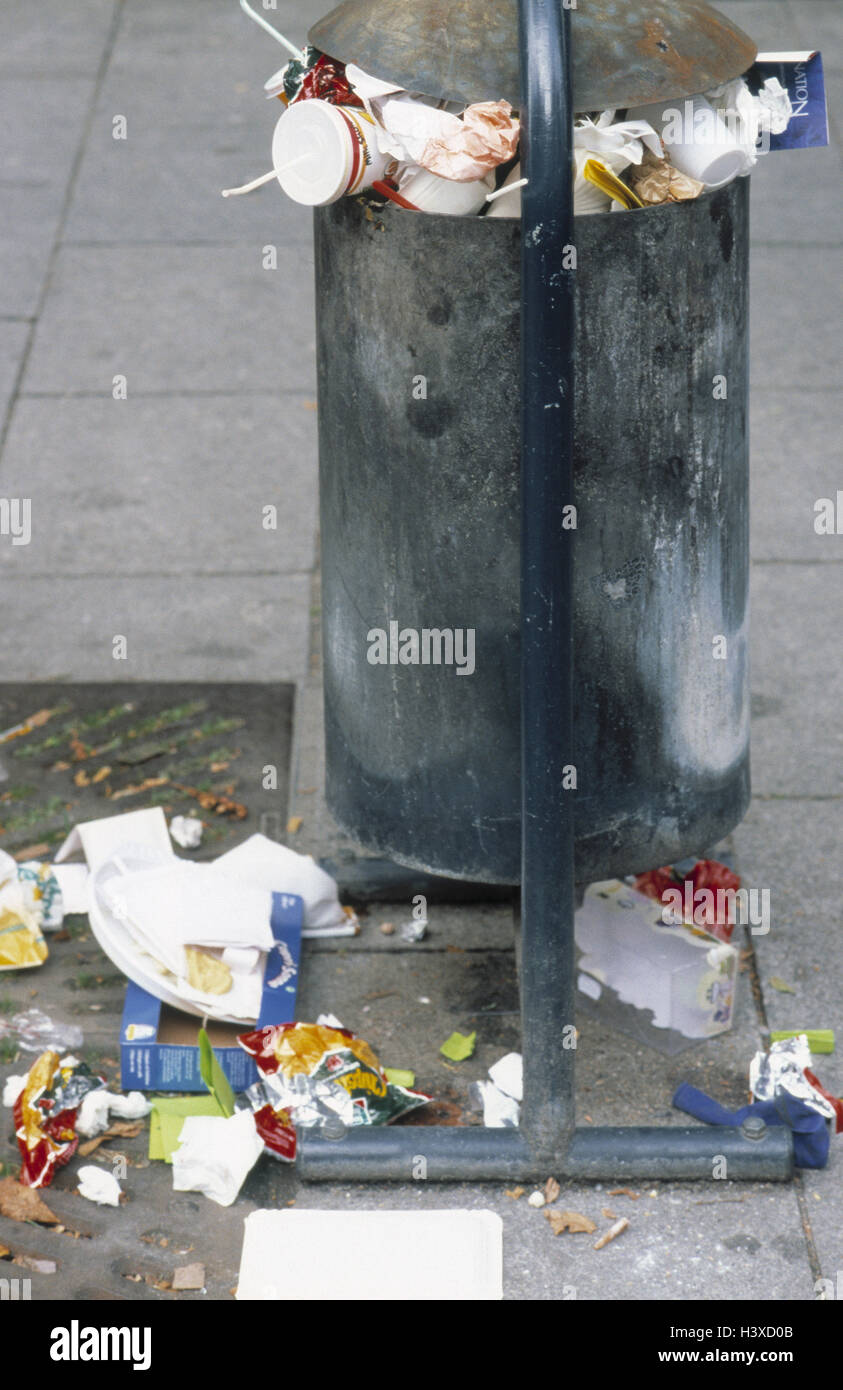 City, trashcans, overfull, filth, lies, street Stock Photo