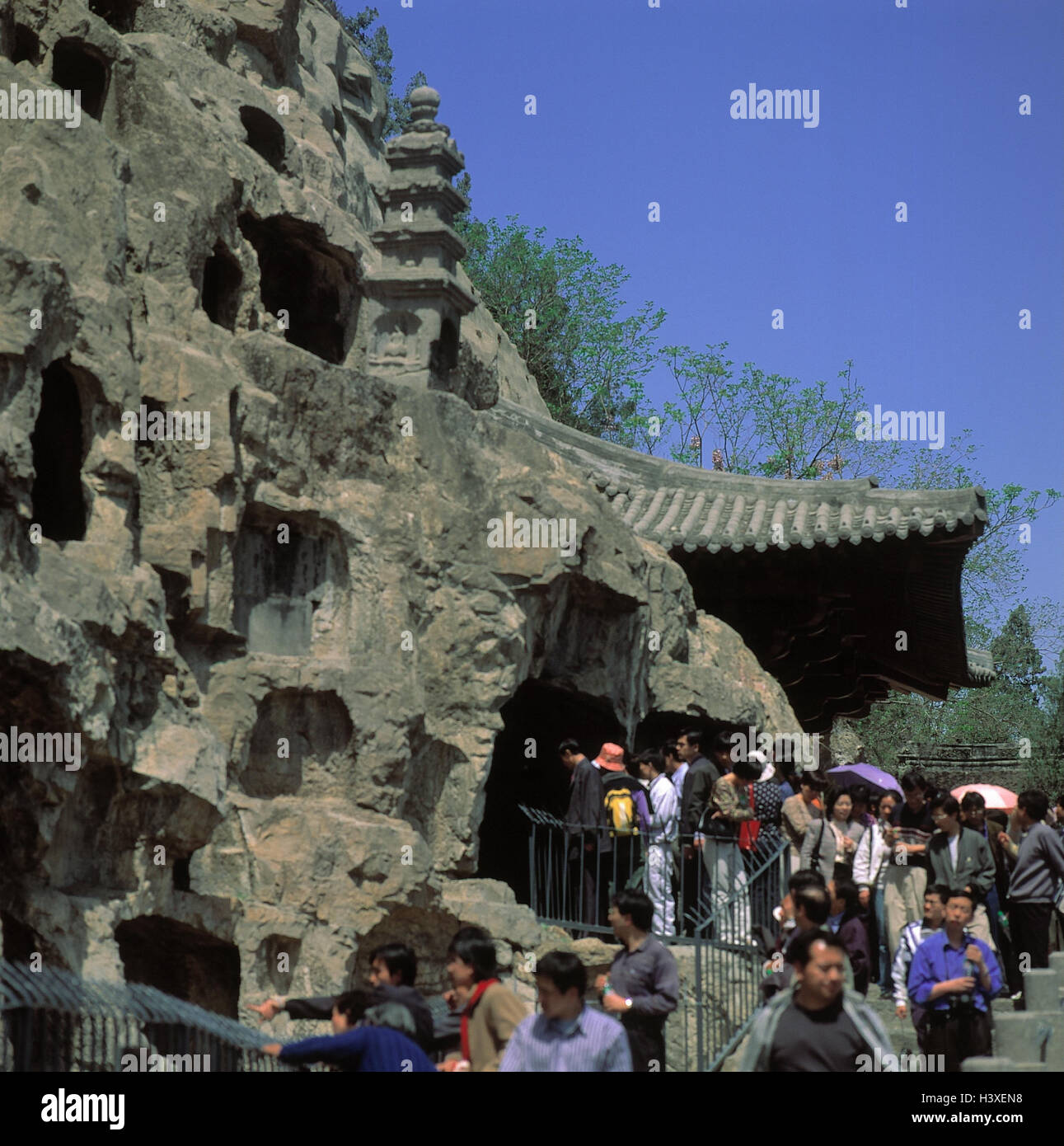 China, Henan, Luoyang, Longmen-grottos, tourists, sightseeing, Lojang, Loyang, place of interest, seaweed dynasty, rock tombs, grottos, tourism Stock Photo