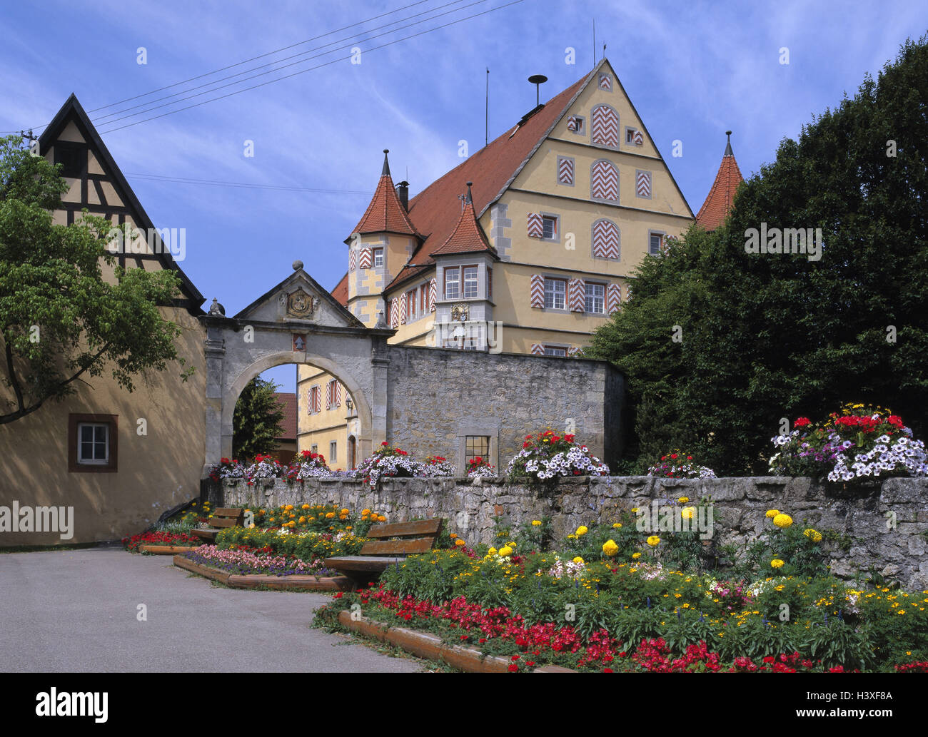 Germany, Baden-Wurttemberg, Hirrlingen, city hall, Europe, place, city hall building, formerly lock Messrs. von Ow, defensive wall, portal, archway, structure, architecture, place of interest, flowers, window boxes, ornamental flowers, summers Stock Photo