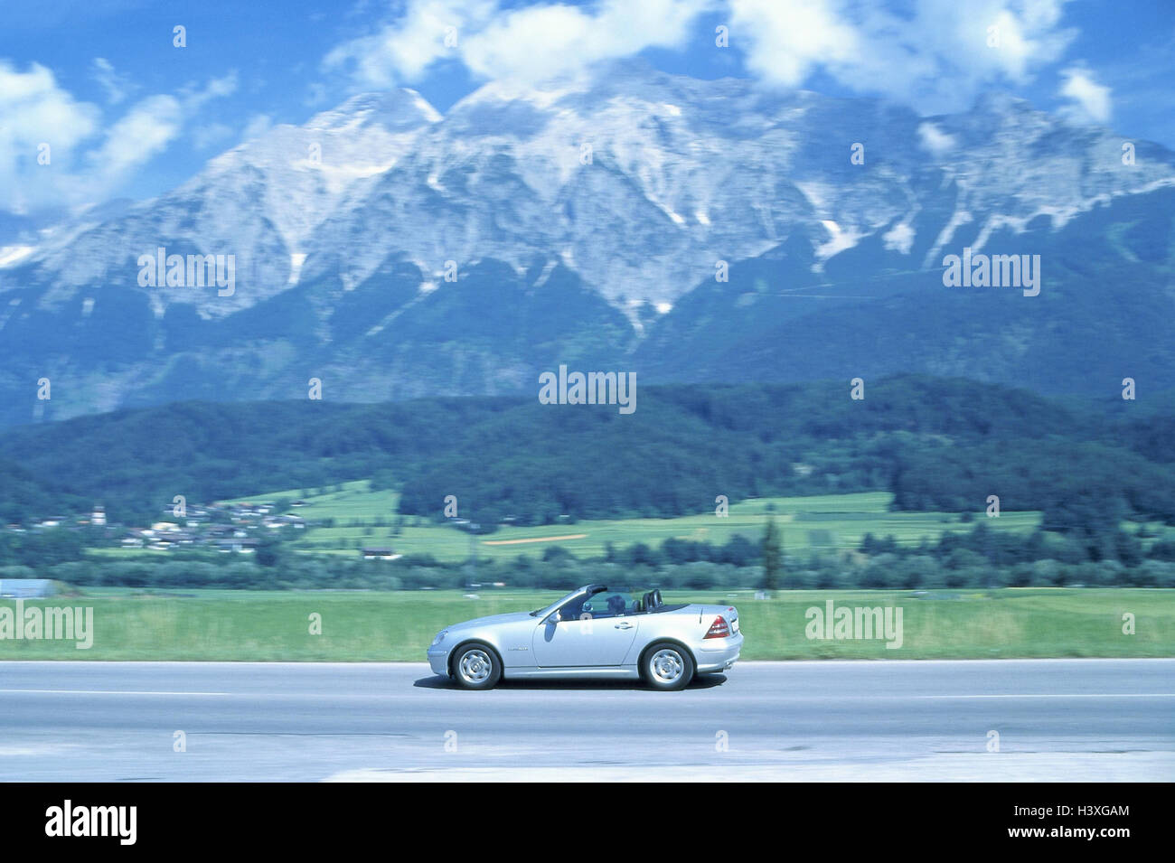 Mercedes road street hi-res stock photography and images - Alamy