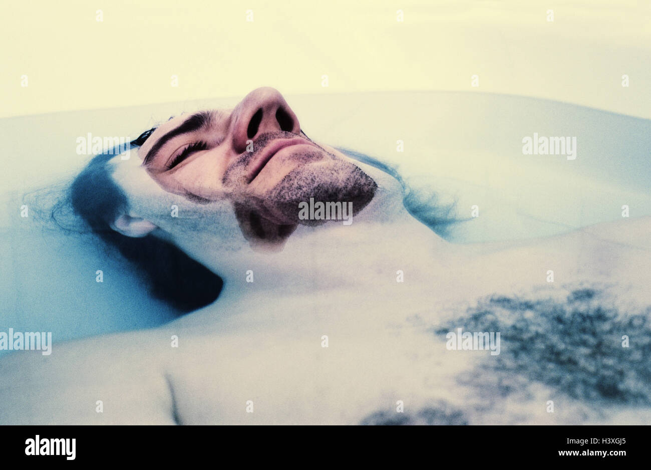 Man, bath, relaxing, take it easy, model released, bath, have of a bath, hygiene, personal care, consumption, enjoy, pleasant sensation, well-being, ease, recreation, rest, water, dives, detail, very close Stock Photo