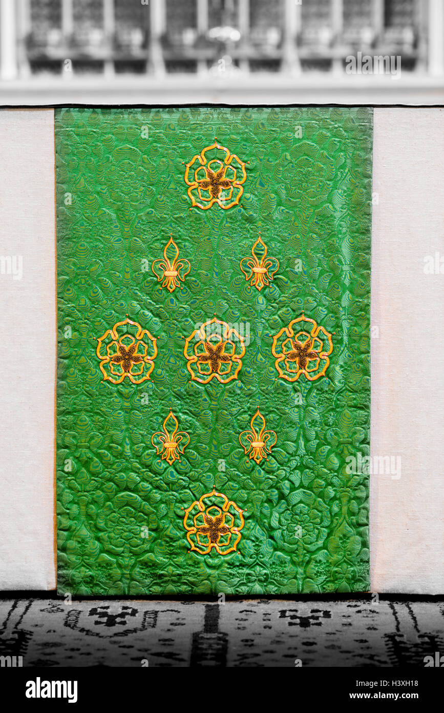 Altar cloth hires stock photography and images Alamy