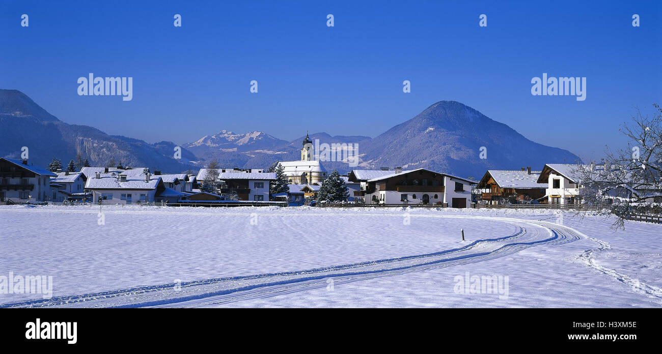 Austria, Tyrol, Ebbs, local view, mountain landscape, winter, place, winter sports area, ski vacation, holiday resort, destination, residential houses, church, mountains, mountains, snow Stock Photo