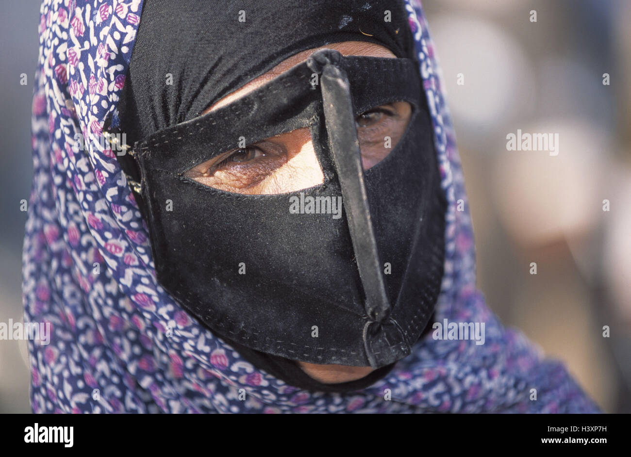 Iran, island Queshm, woman, veils, portrait, no model release the Near East, the Persian Gulf, south coast, locals, Iranian, veil, Batalu, facial veil, mask, headscarf, brightly, patterned, Islam, faith, religion, clothes, traditionally, tradition, cultur Stock Photo