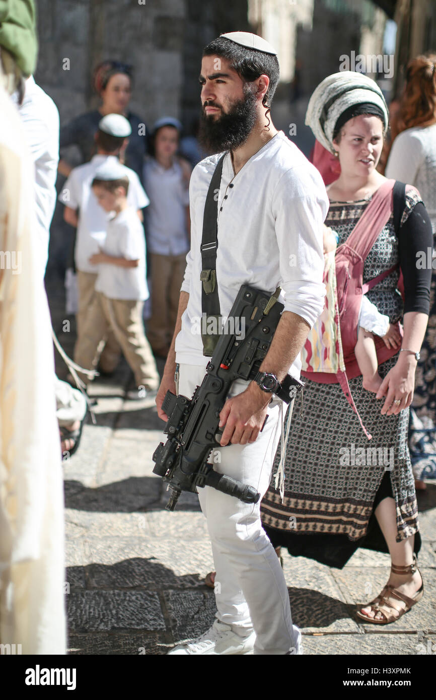 A Jewish settler with a machine gun in East Jerusalem. From a series of photos commissioned by  British NGO, Medical Aid for Pal Stock Photo