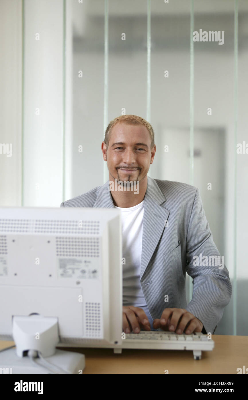 Clerk, computer work, smile, half portrait, office, office, bank