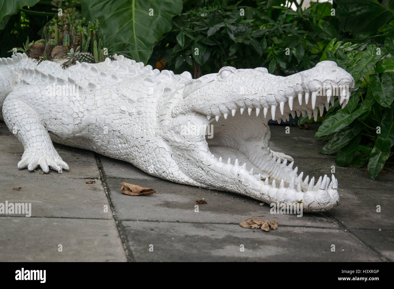 Art Installation of Whimsical Seven Foot-tall Alligator Sculptures Created  by Select South Florida Artists at Sawgrass Mills Outle Editorial Image -  Image of foottall, america: 259270180
