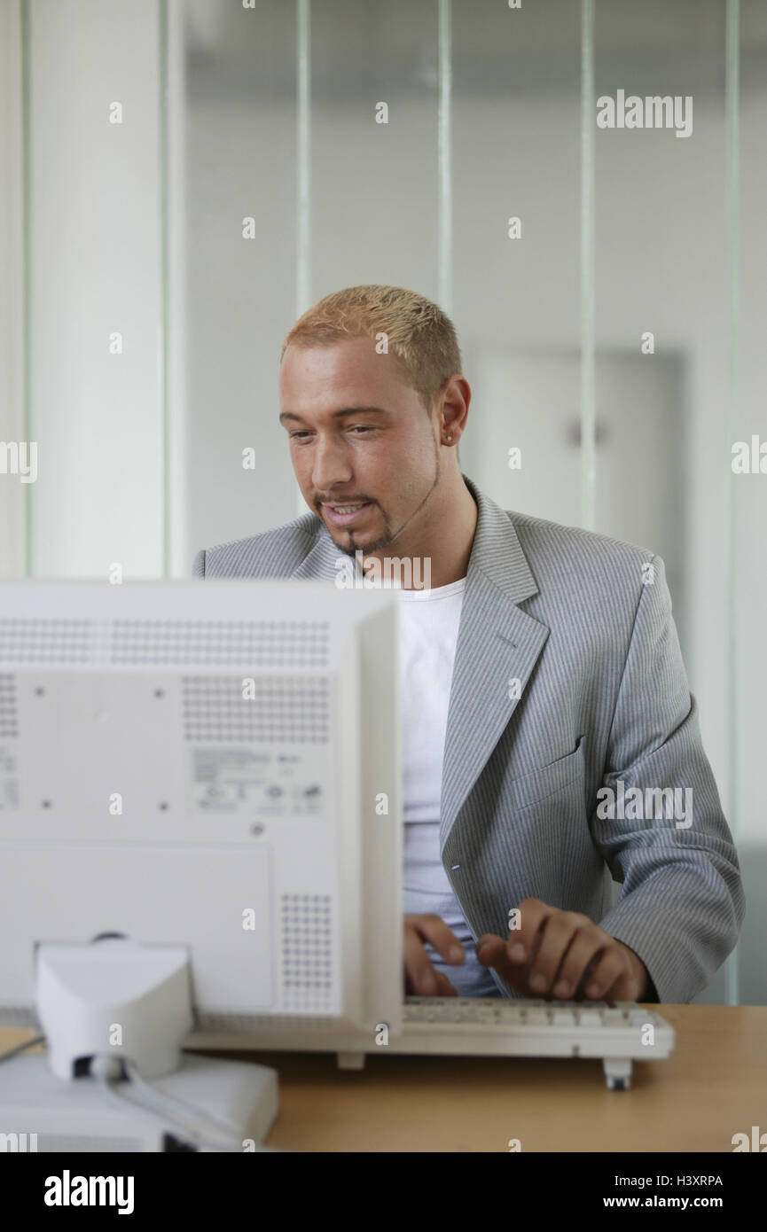 Clerk, computer work, keenly, half portrait, office, office, bank