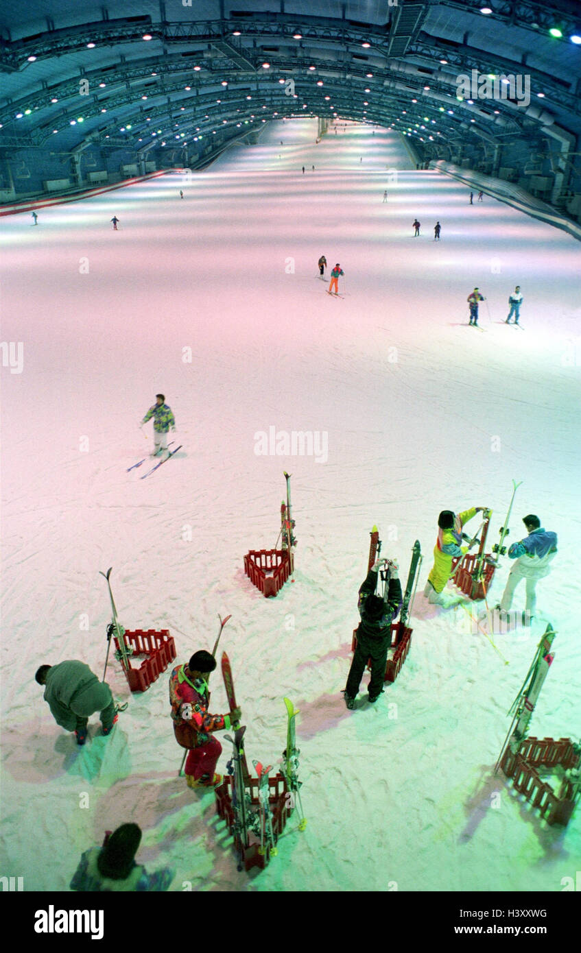 Indoor ski centre hires stock photography and images Alamy