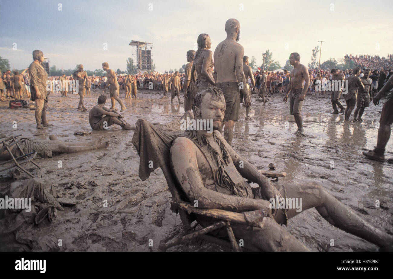 Solidly, people, mudbath, man, chair, sit, exhausts, outside, festival, event, mud field, battlefield, mud, mush, mud, fight, fight, leisure time, fun, amusement, dirtily, depletion, youth motion 2000 Stock Photo