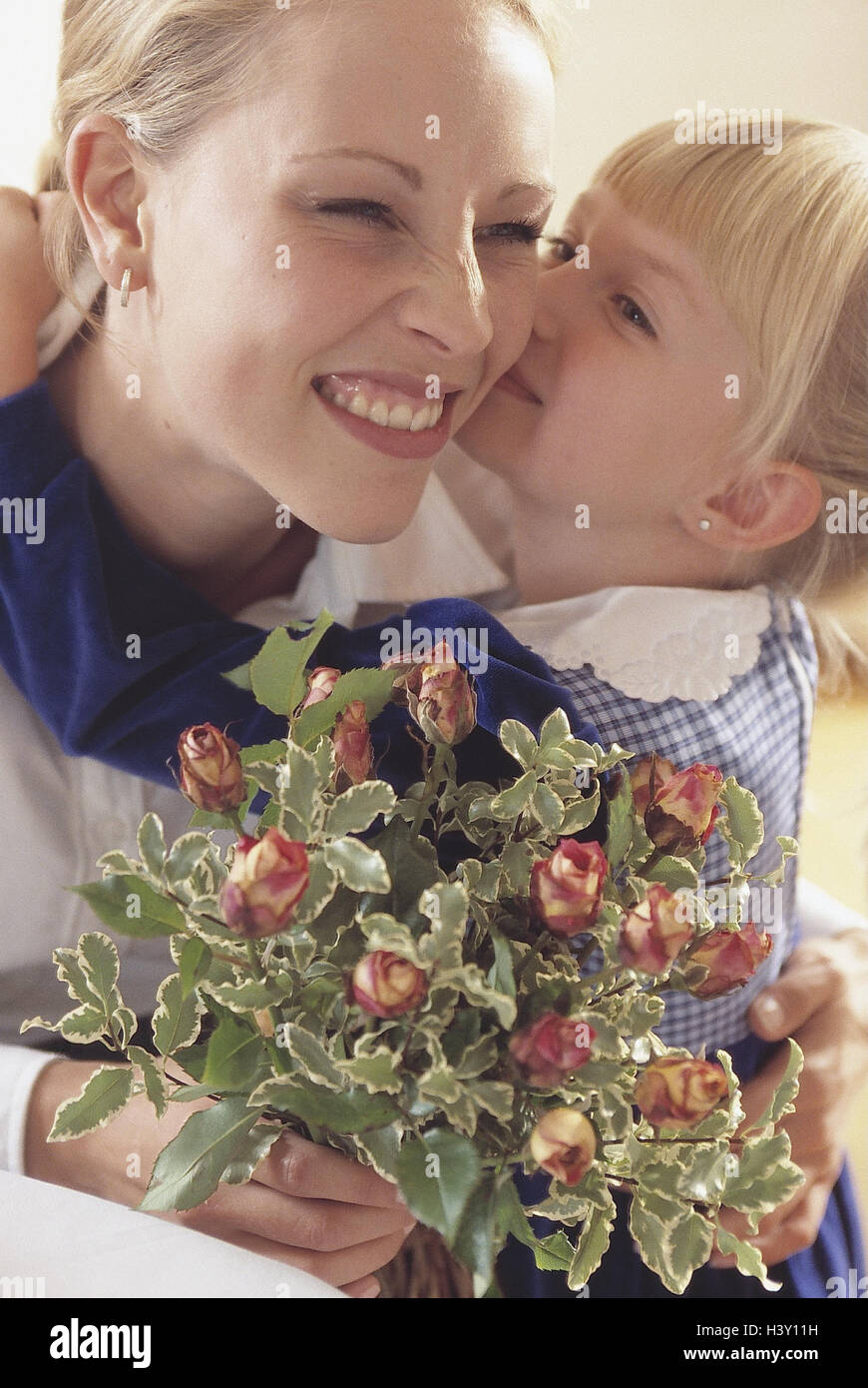 Mother's Day, subsidiary, flowers, give, kiss, portrait, inside, at