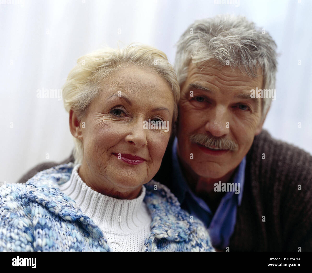 Portrait happy couple home hi-res stock photography and images - Alamy