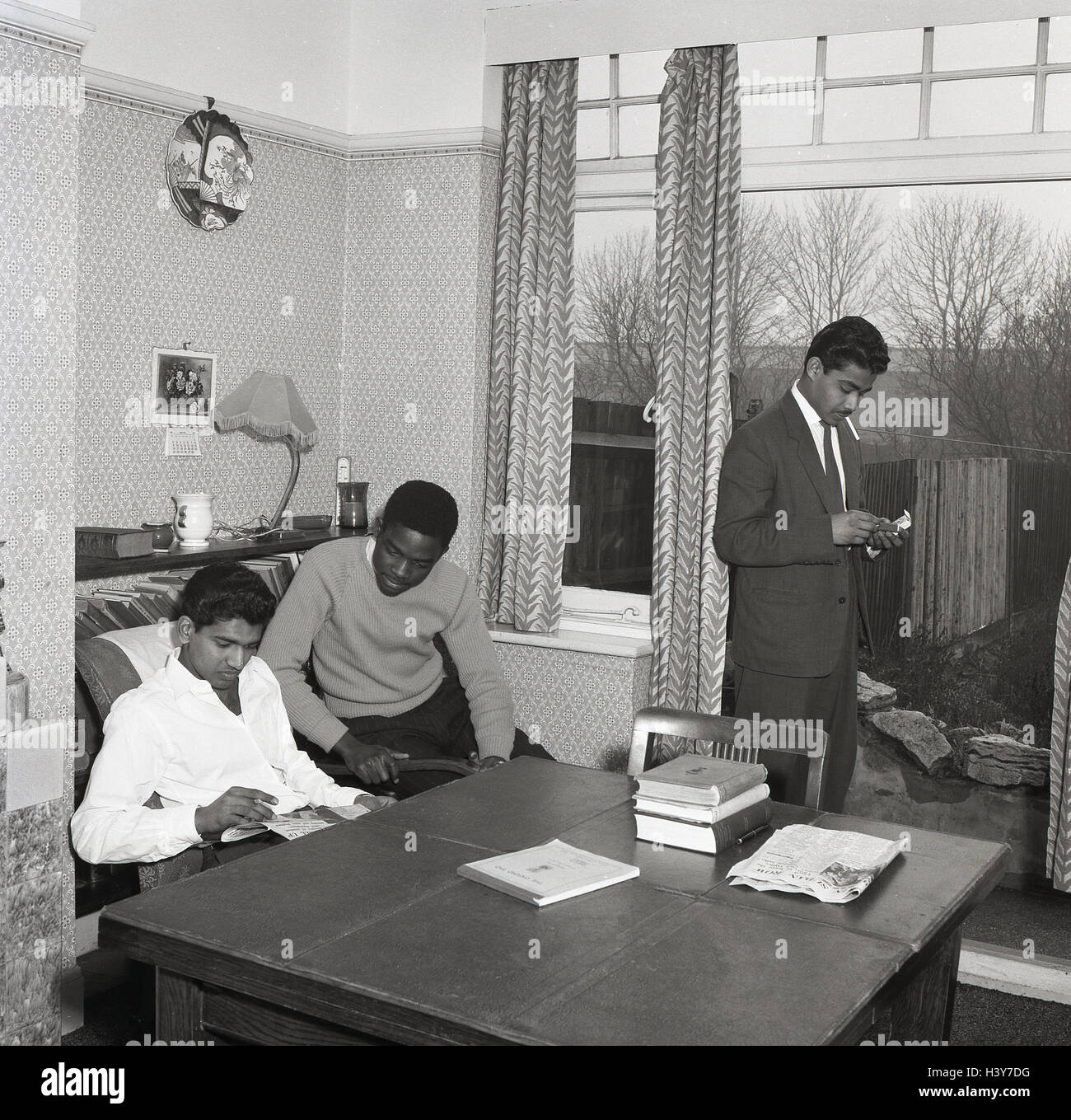 1950s, historical, newly arrived foreign Indian and West African immigrants to Britain at their lodgings. Stock Photo