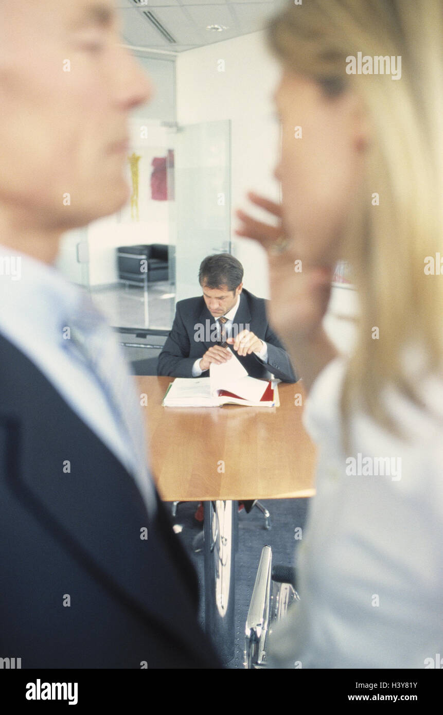 Office, employee, harassment, blaspheme, denounce, business, work, occupation, men, man, woman, office workers, clerks, colleagues, unfair, uncooperatively, colleague, mock, accuse, accusation, mockery, irony, exclusion, secrecy, conflict Stock Photo