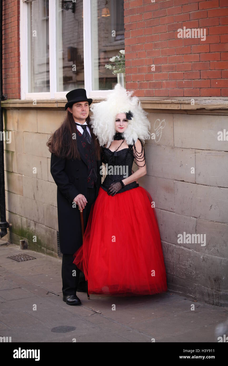 Goth couple in Whitby Goth Festival, featuring lady in stunning outfit and hair Stock Photo