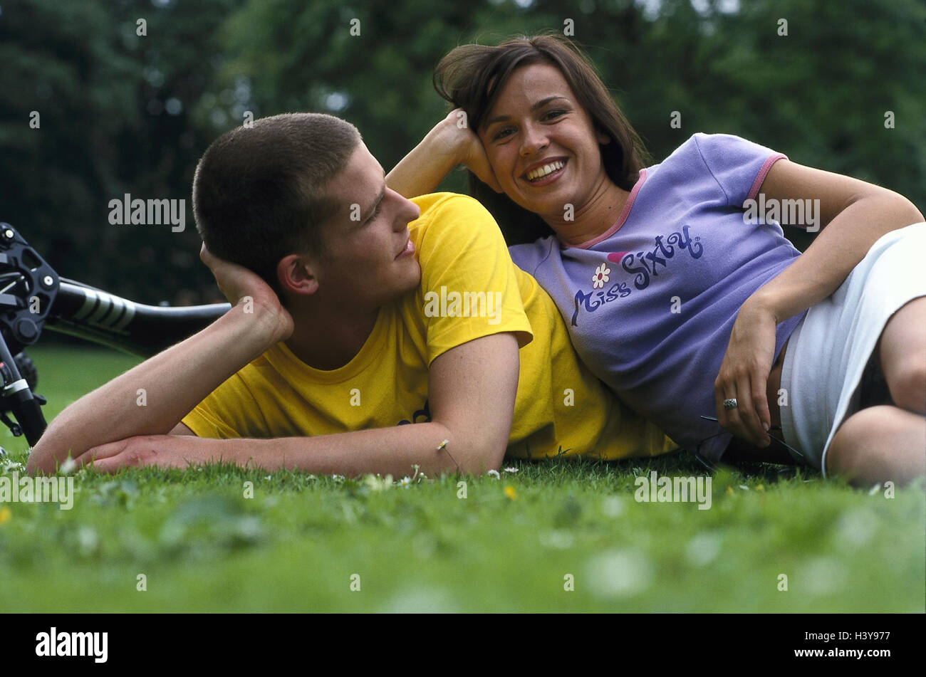 Meadow, couple, happy, lie, take it easy, outside, park, excursion ...