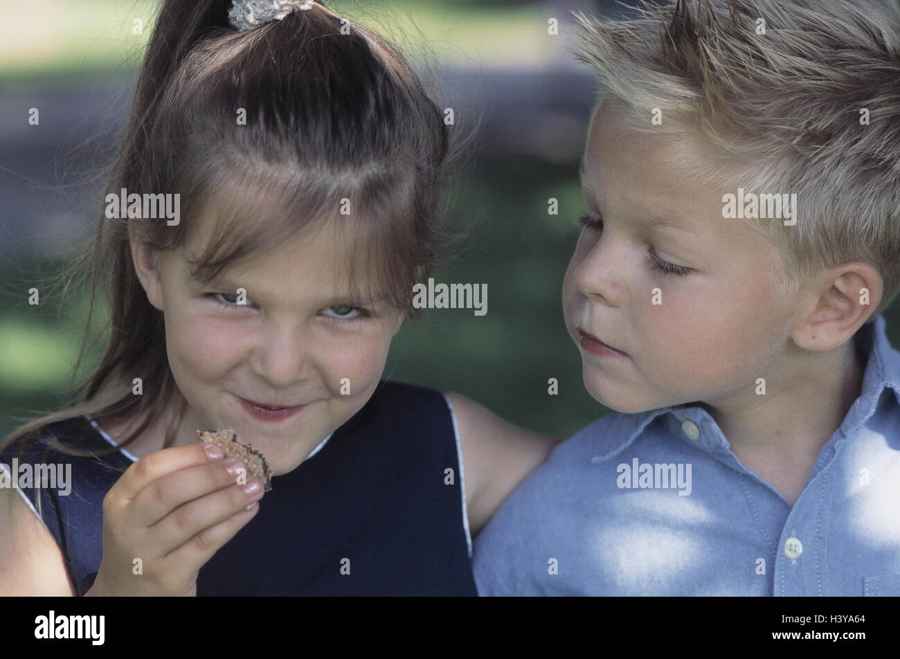 Children, sweets, eat, with envy, portrait, detail, outside, girls, boy