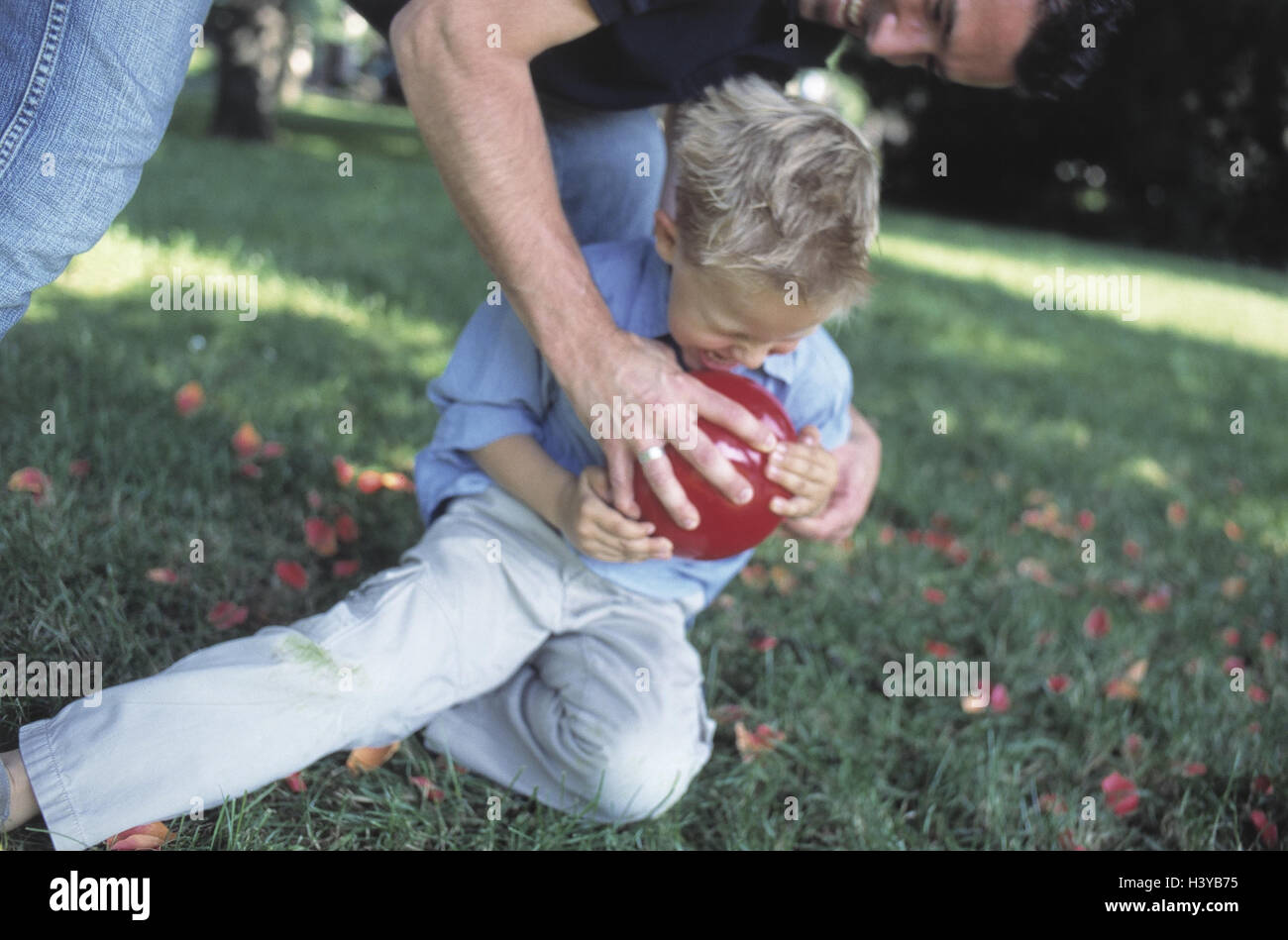 Meadow, father, boy, to ball games, Rangelei, outside, man, detail, son,  child, parent, alone educating, single parent, fun, play, game, ball game,  ball, happy, childhood, leisure time, activity, together, mood, positively,  cheerfully,
