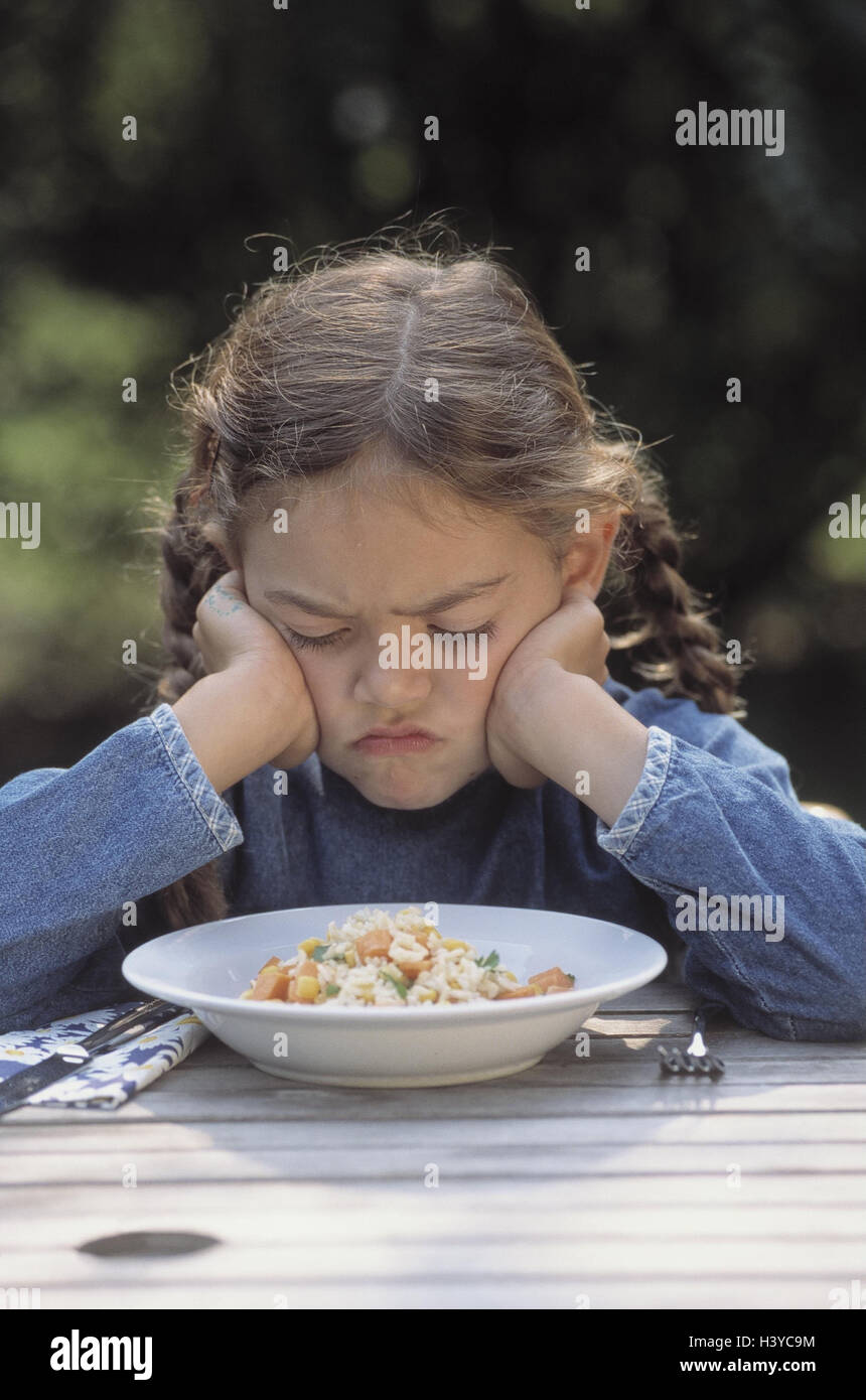 Girls, lunches, refuse, portrait, outside, child, 7 years, plates ...