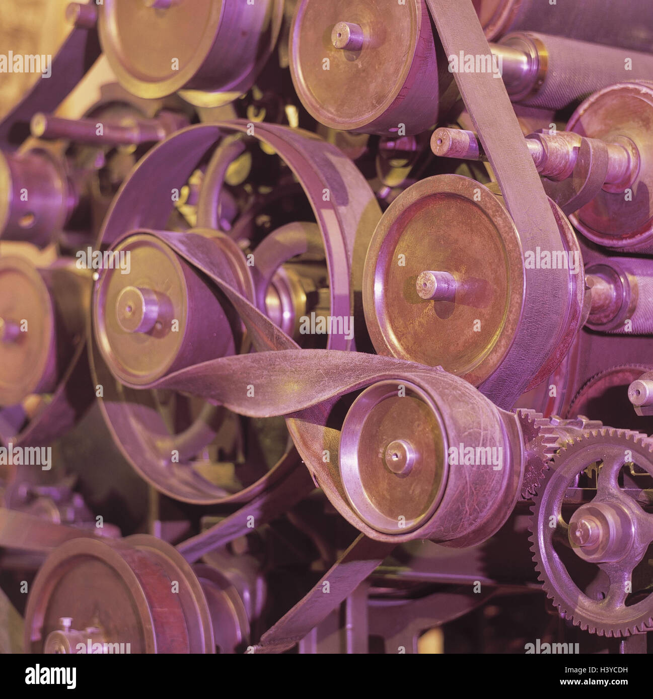 Belt drive machine hires stock photography and images Alamy