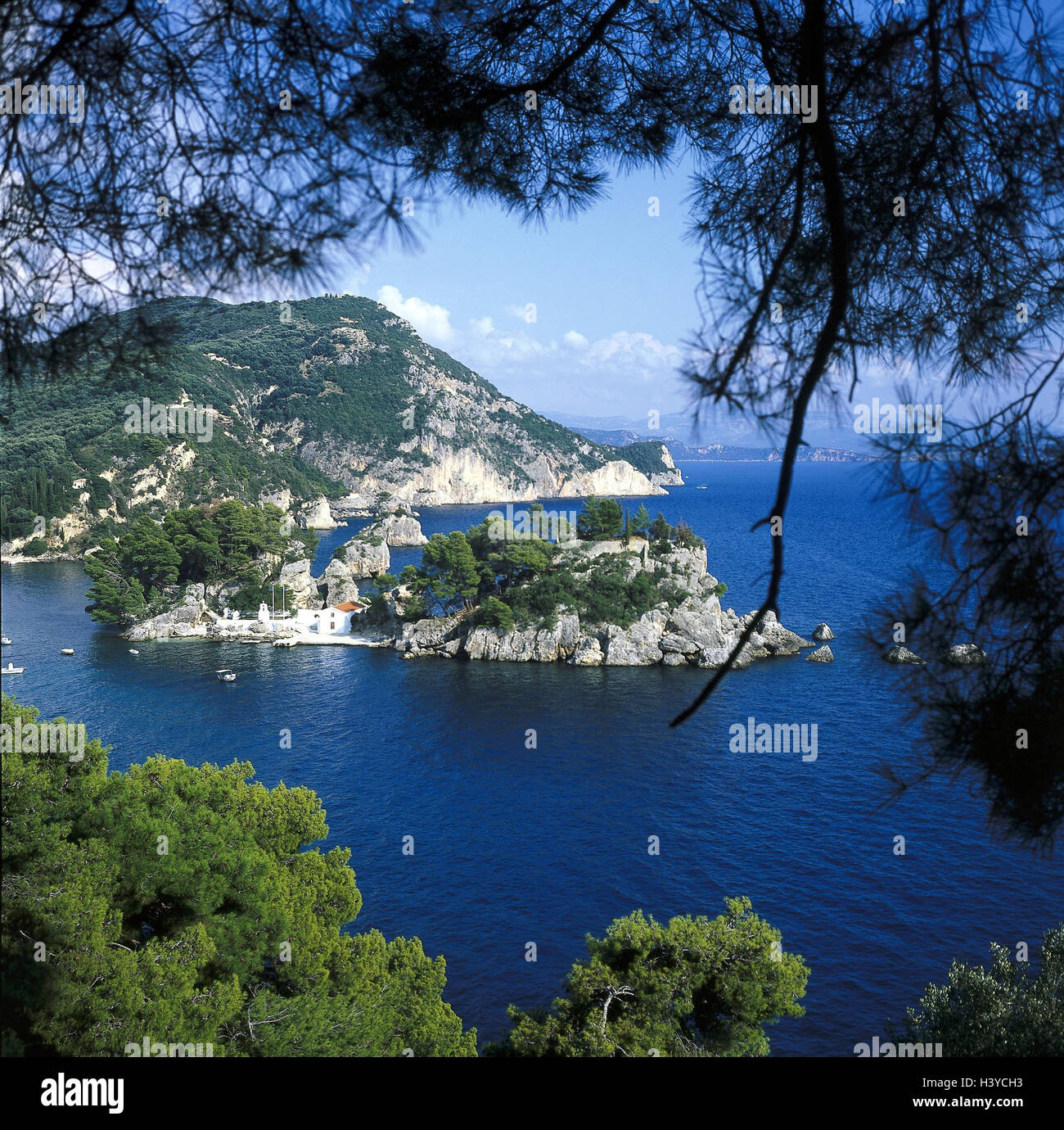 Greece, Epirus, Parga, bile coast, island, band, Southeast Europe, Ipiro, west  coast, coastal scenery, coast, steep coast, sea, bay, rock island,  building, place of interest, culture, outside Stock Photo - Alamy