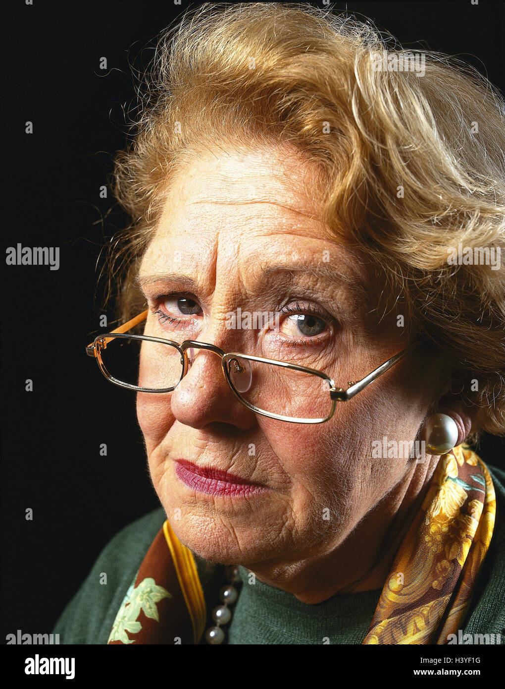 Senior, glasses, facial play, fiercely, portrait, inside, woman, old ...