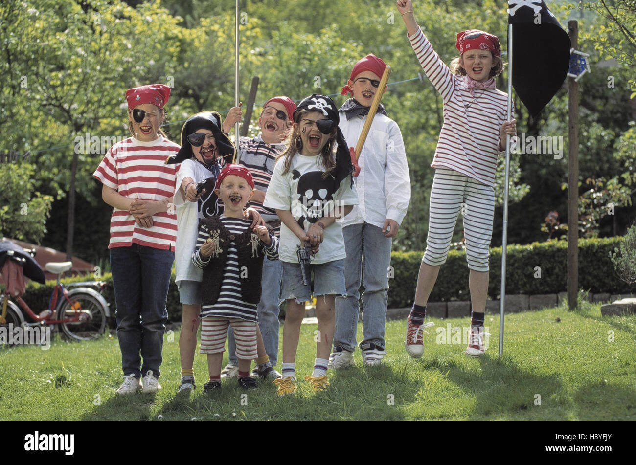 Garden, children, pirate's lining, melted, outside, meadow, girl, boy, 5 - 9 years, siblings, friends, leisure time, childhood, panel, lining, pirate, game, play, role play, exuberance, fun, six, happy, rejoice, cheering, group picture Stock Photo