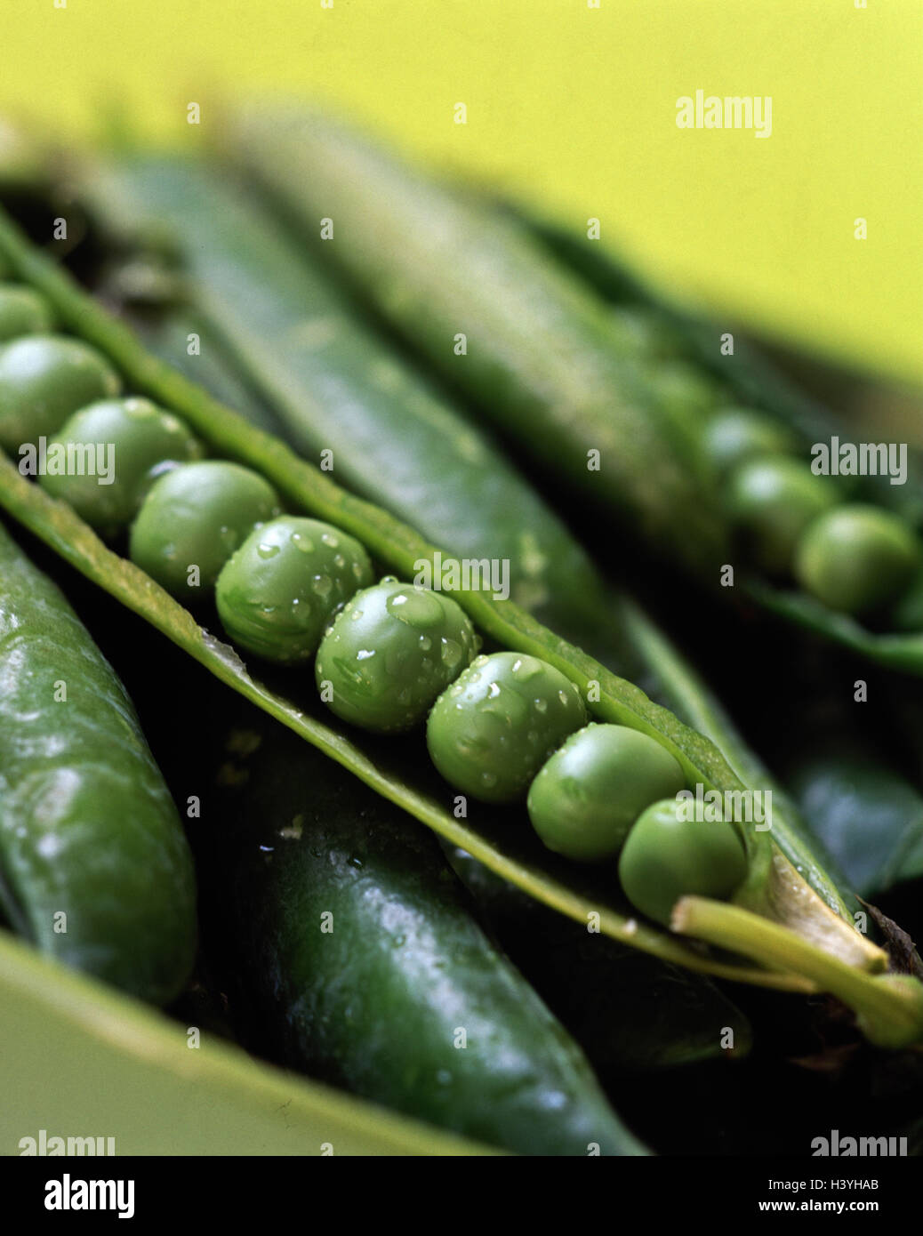 Peas, pods, opened, vegetables, green, nutrition, healthy, legumes