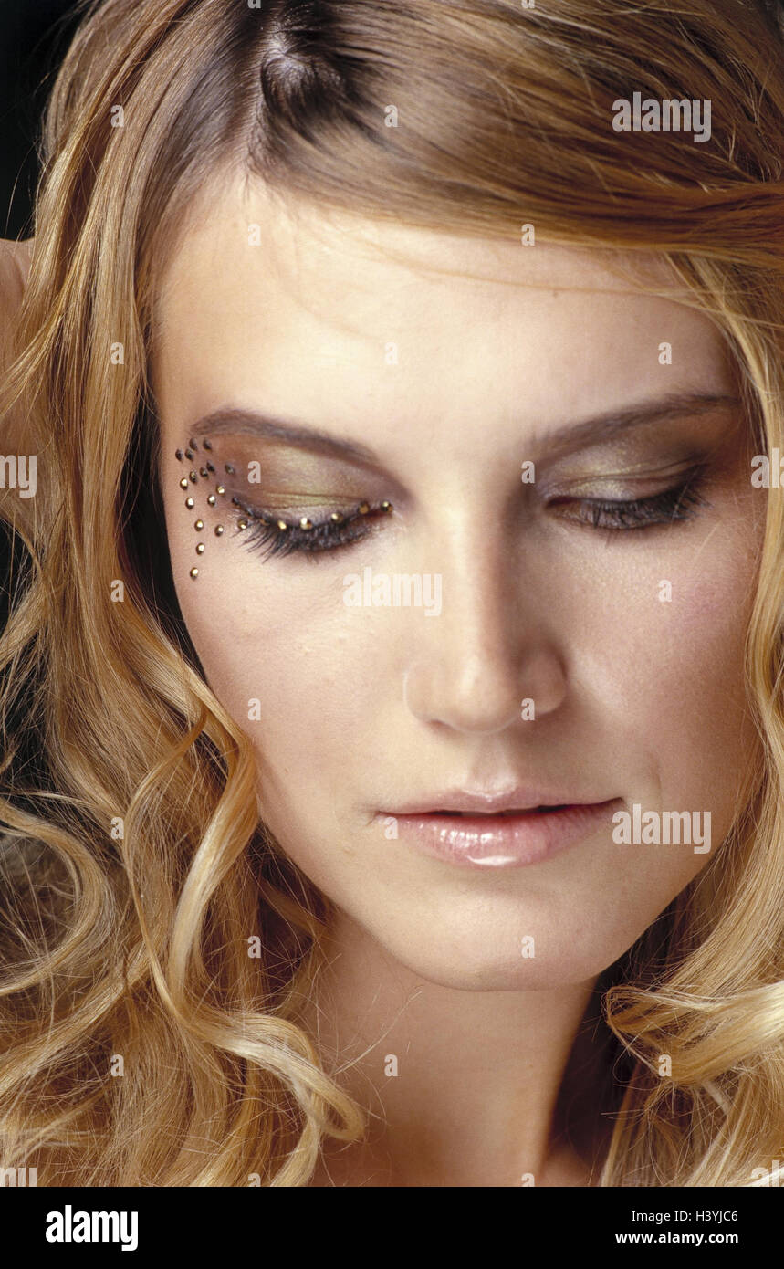 Woman, young, make-up, Strass-Steinchen, view lowered, portrait, blond,  long-haired, ocular make-up, paste stones, styling, fashion, decoration,  trend, trendy, accessories, extravagant, lifestyle, Beauty, thoughtful,  seriously, inside Stock Photo - Alamy