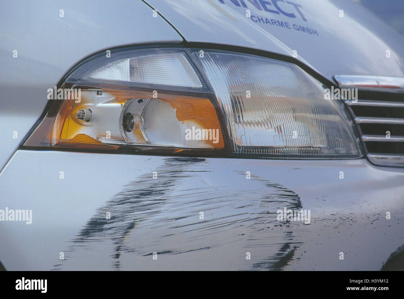 Traffic accident, car, damage to the bodywork, fender, front indicator