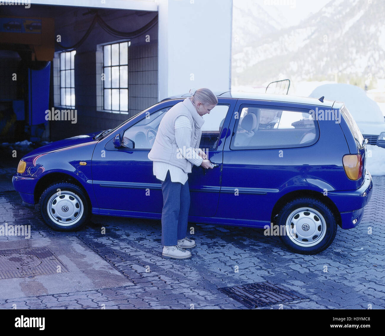 Washing Car In Winter >> Car Wash Car Woman Young Door Lock Defrost Winter Washing Car In Winter >> Car Wash Car Woman Young Door Lock Defrost Winter