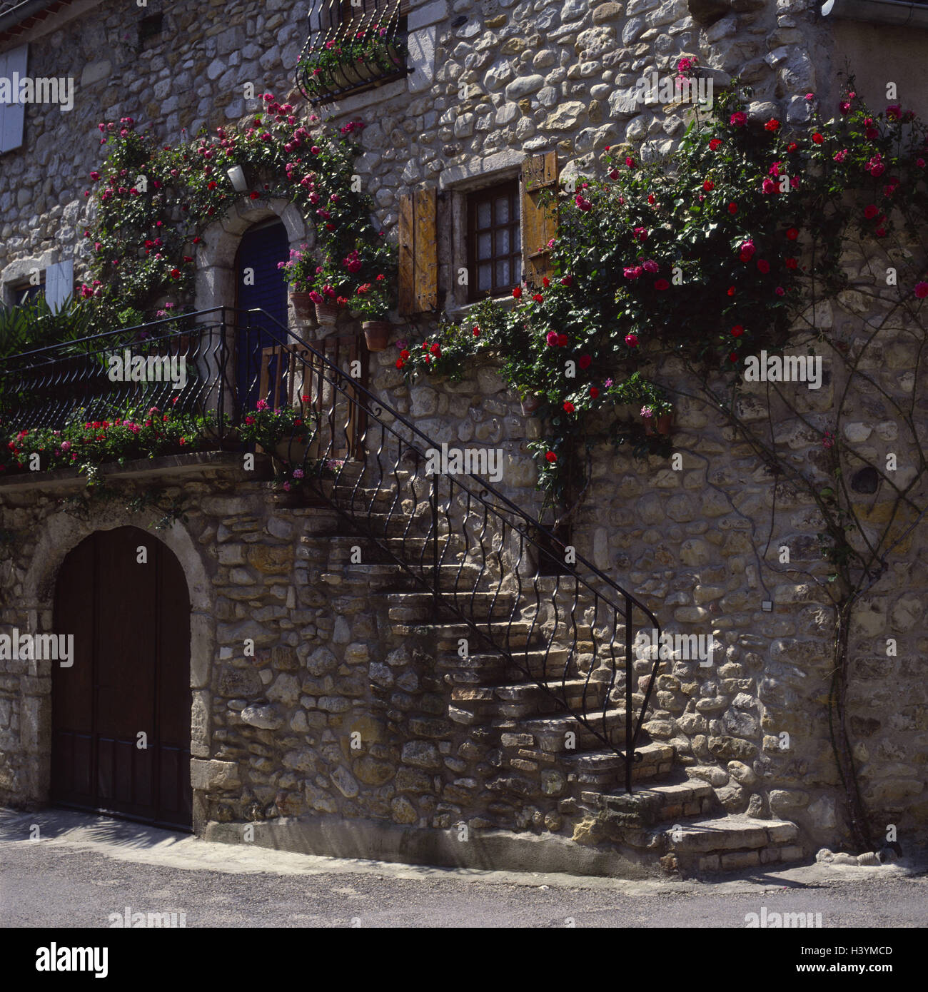 France, Vallon Ont d'Arc, residential house, input range, Europe, the South France, region Rhone nightmare, Department Ardeche, place, house, building, architecture, construction method, architectural style, defensive wall, stone defensive wall, natural s Stock Photo