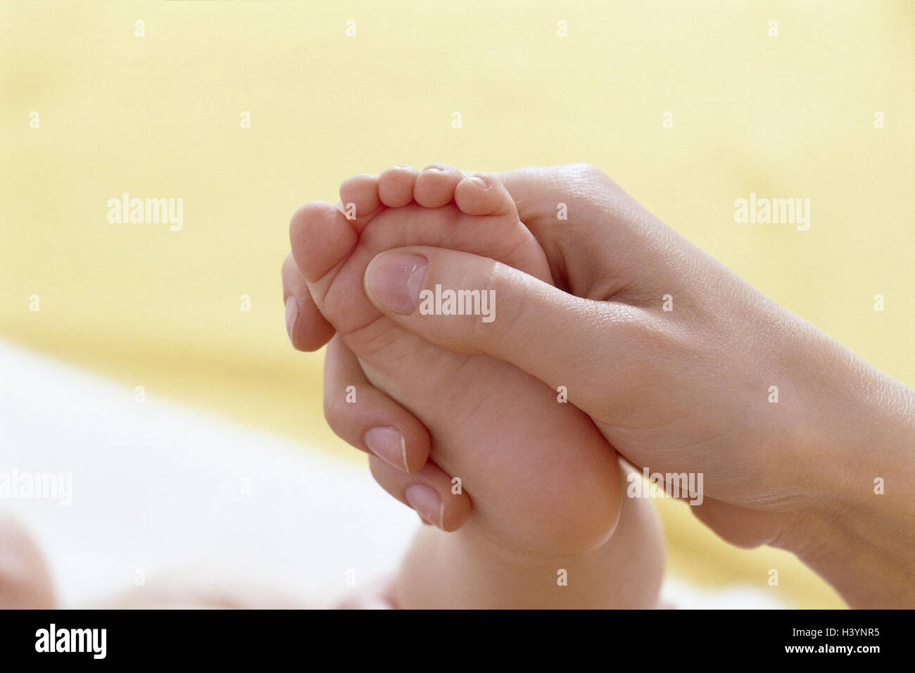 Women's hand, baby foot, massage, NOT EXCLUSIVELY!! hs woman, hand, infant, infant, foot, barefoot, hold, touch, touch, dear care, protection, care, massage, foot reflexes, check, affectionately, tenderness, very close Stock Photo