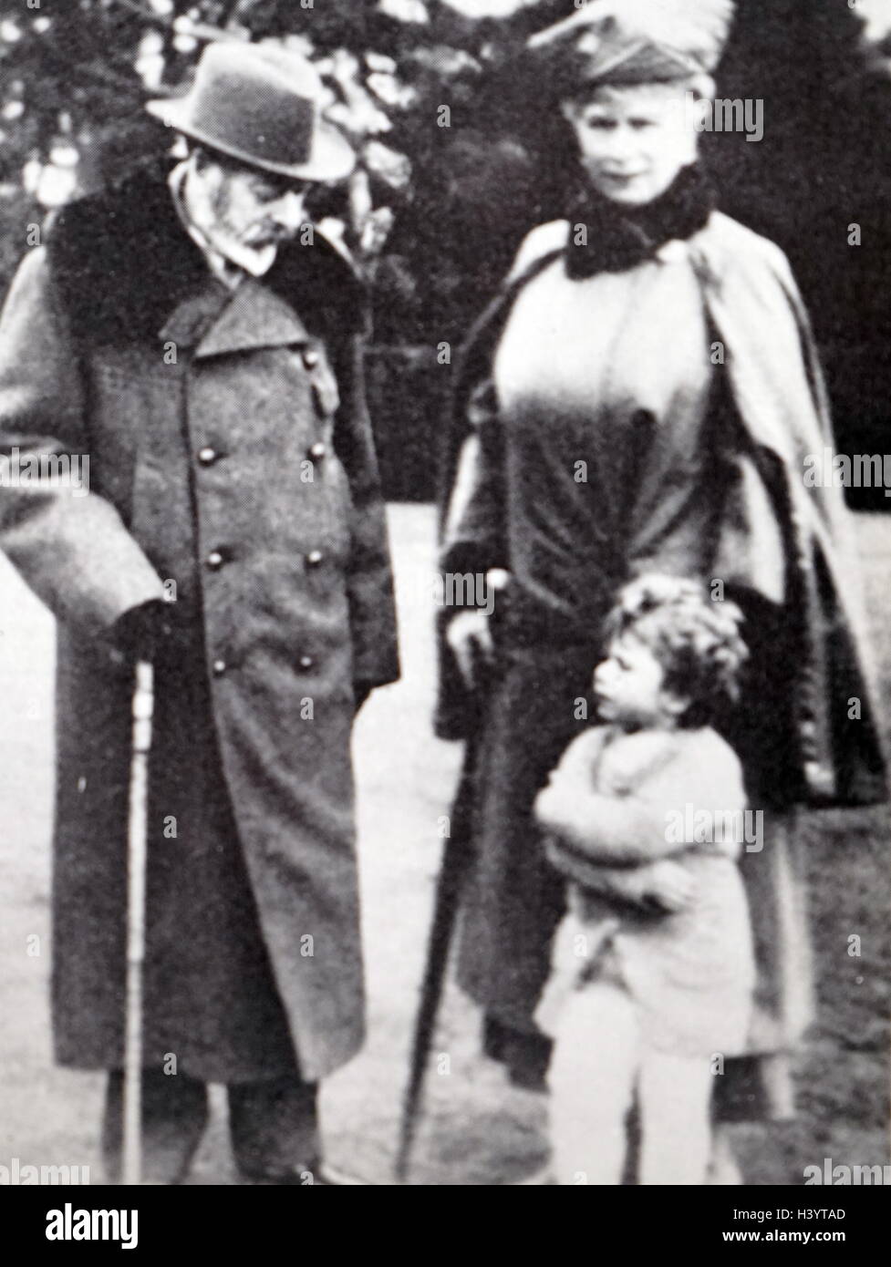 Photograph of King V (18651936) and Queen Consort Mary of Teck