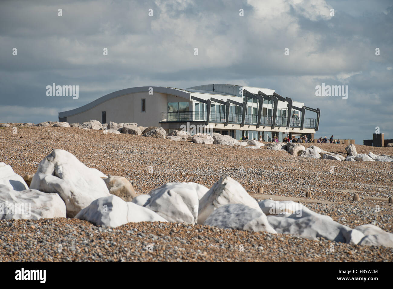 Lancing, West Sussex, UK. 9th October 2016. The Perch On Lancing beach cafe  and restaurant on a sunny Autumn day Stock Photo - Alamy