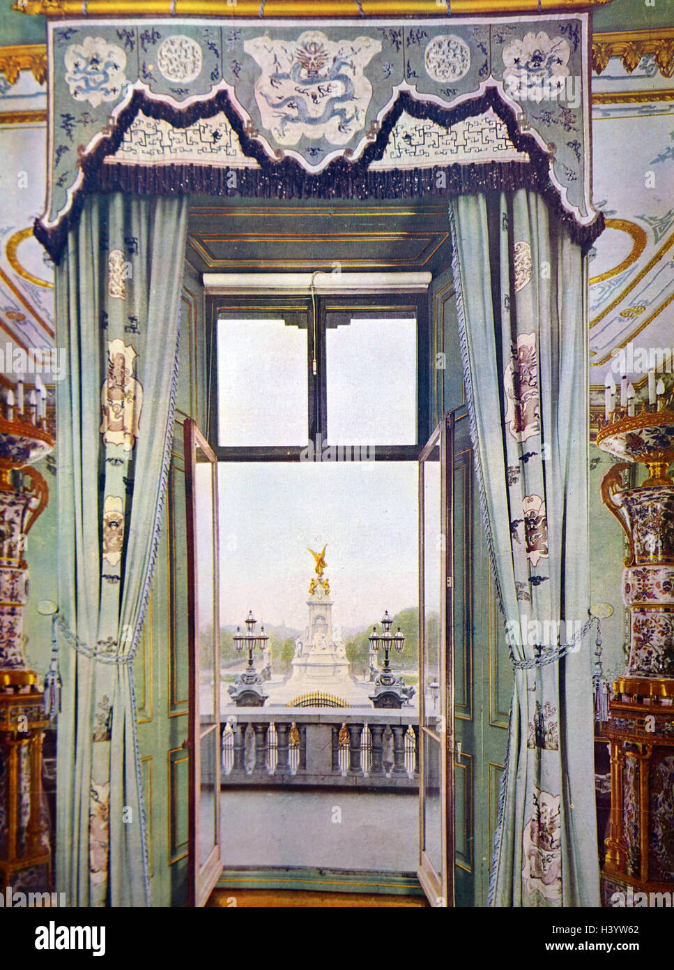 The Royal Balcony at Buckingham Palace. This would be where their majesties stand during loyal demonstrations by crowds outside the gates. Dated 20th Century Stock Photo