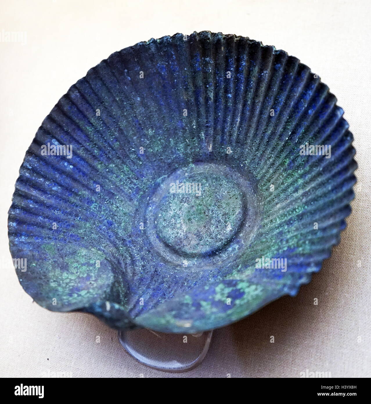 Bronze shell-shaped serving vessel from ancient Rome. Dated 1st Century Stock Photo