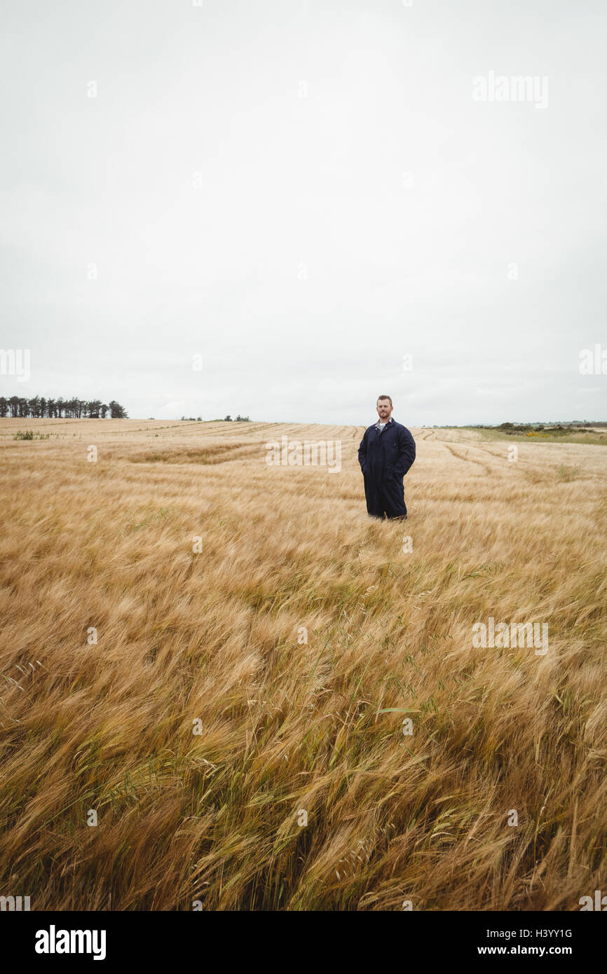 Standing in a field hi-res stock photography and images - Alamy