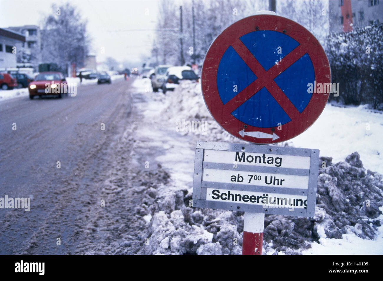 Roadside, road sign, stop ban, "Monday from 7.00 o'clock snow clearing",  snow, winter, Schneeräumdienst, snow, traffic, street, winter service, tip,  information, ban, park, no parking sign, traffic sign, no parking, sign  Stock